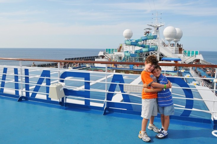 Photo of Jack and Casey Dinnigan atop Carnival Splendor goes here.*