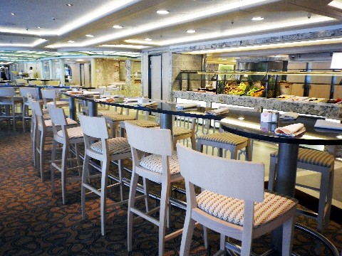 Photo of high top seating in Horizon Buffet restaurant