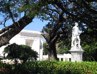 Photo of memorial and Bolivar statue goes here.