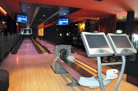 Photo of bowling alleys on Norwegian Gem goes here.*